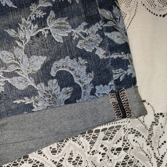 Floral Shorts - Picture 5 of 10